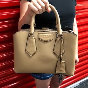 🎁DKNY Sullivan Leather Organizational Satchel